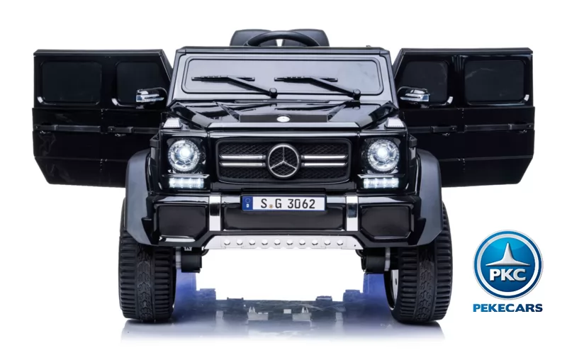 Mercedes maybach negro vista frontal con puertas abiertas