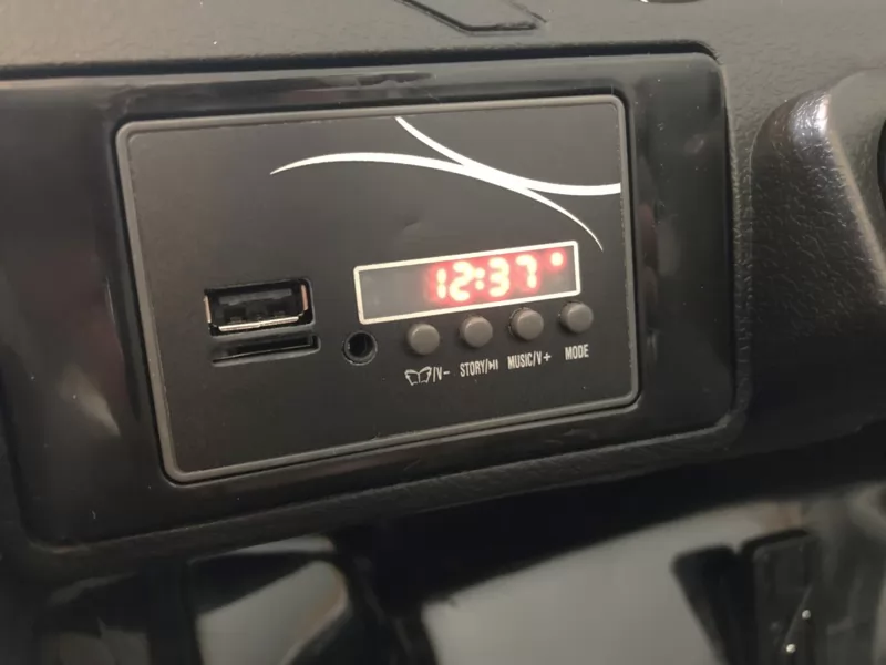 Toyota Hi-lux 12v 2,4Ghz negro vista display