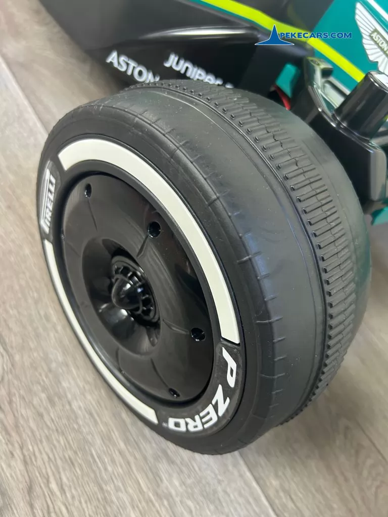 Coche de carreras Aston Martin F1 Cognizant 24V Verde ruedas