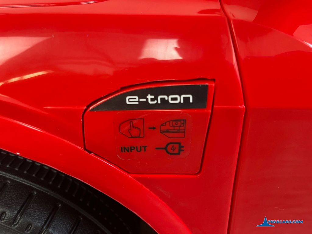 Audi E-TRON Quattro Sportback 12V 2.4G Rojo puerta carga
