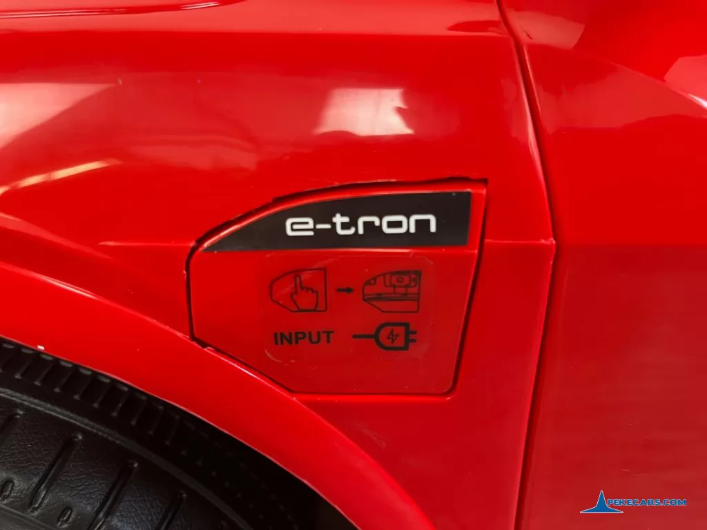 Audi E-TRON Quattro Sportback 12V 2.4G Rojo puerta carga