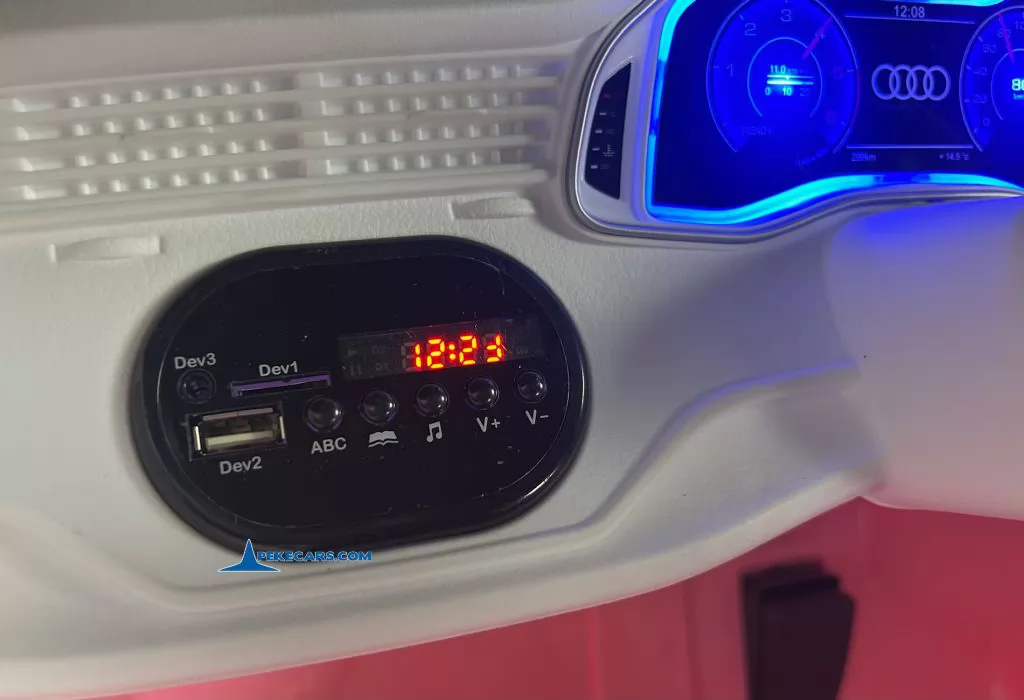 Audi Q8 12V Rosa coche para niños electrico reproductor mp3