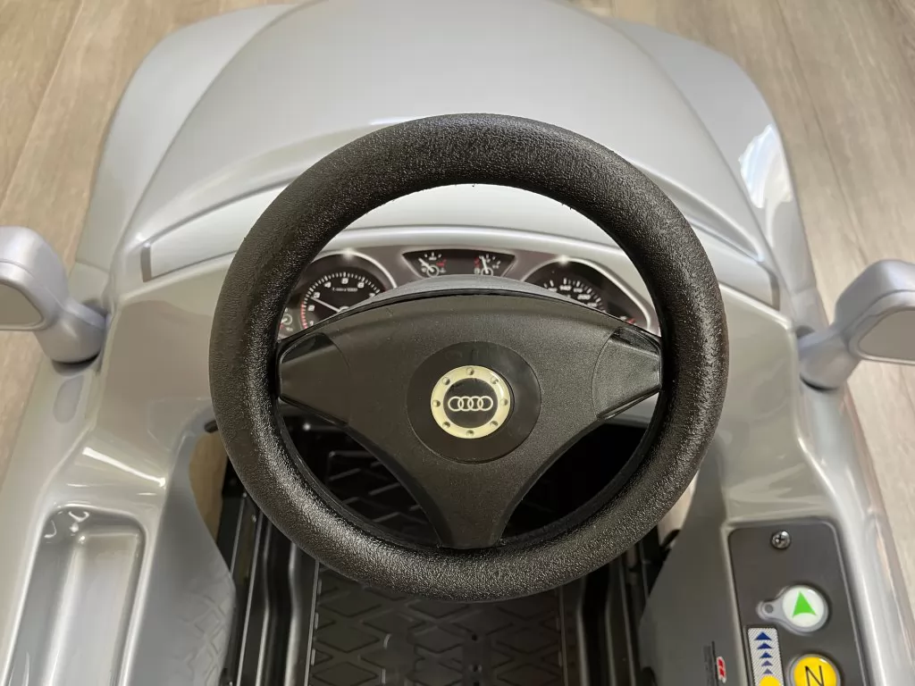 Audi R8 12V Gris volante