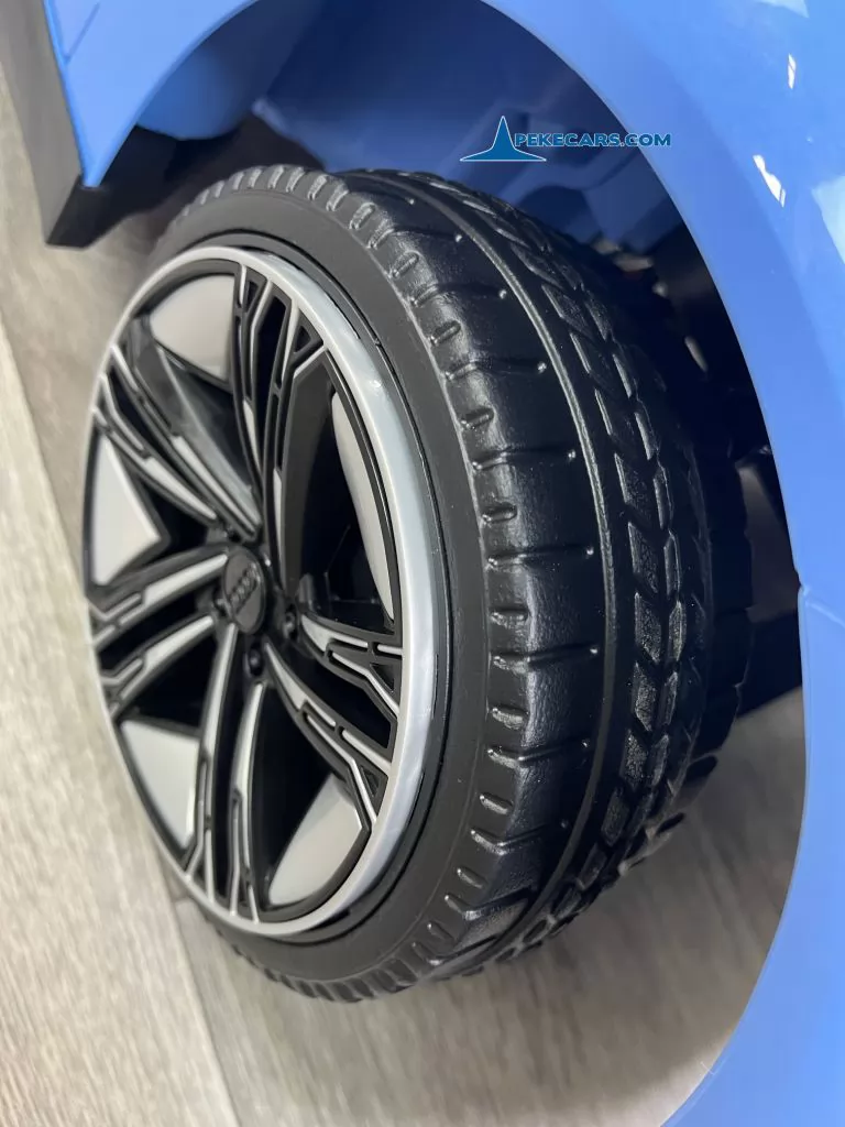 Audi RS E-Tron GT 12V 2.4G Azul ruedas caucho