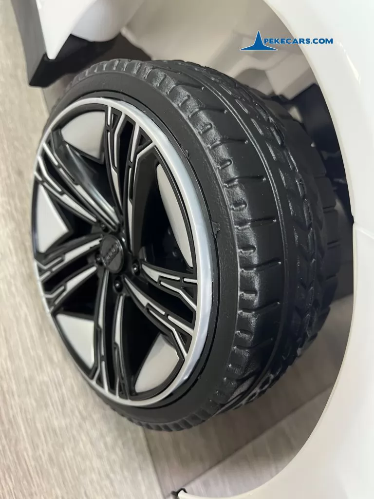 Audi RS E-Tron GT 12V 2.4G Blanco ruedas