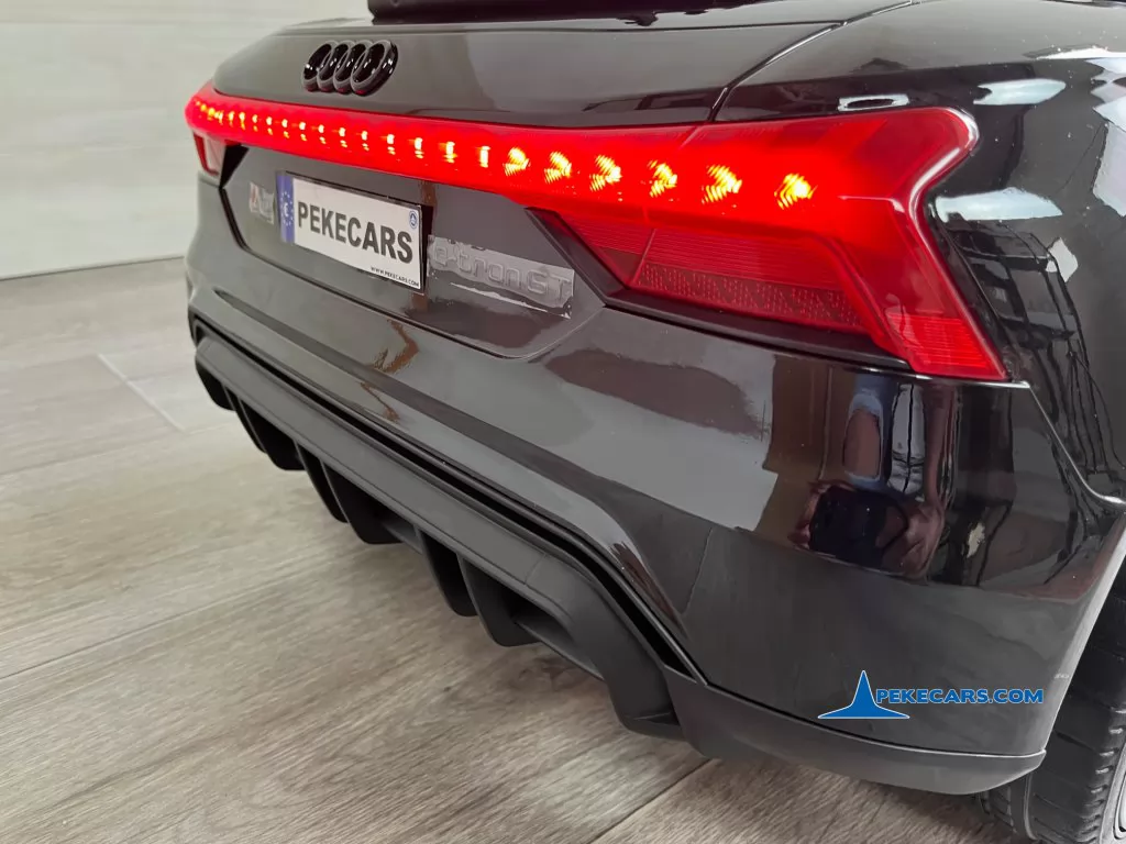 coche electrico niños audi rs e tron gt negro metalizado detalle luces atras