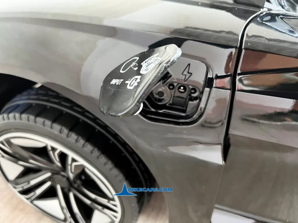 audi rs e tron gt negro metalizado coches electricos niños detalle lado rueda