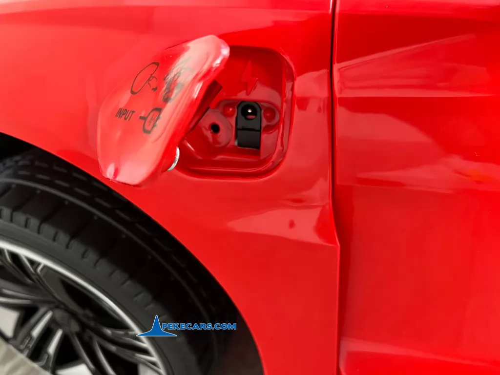 audi rs e tron gt rojo coches electricos para niños detalle carga