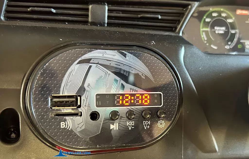 Audi SQ8 blanco coche electrico para niños voltimetro