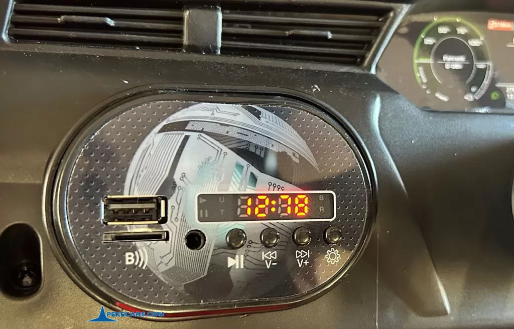 Audi SQ8 rojo coche electrico para niños voltimetro