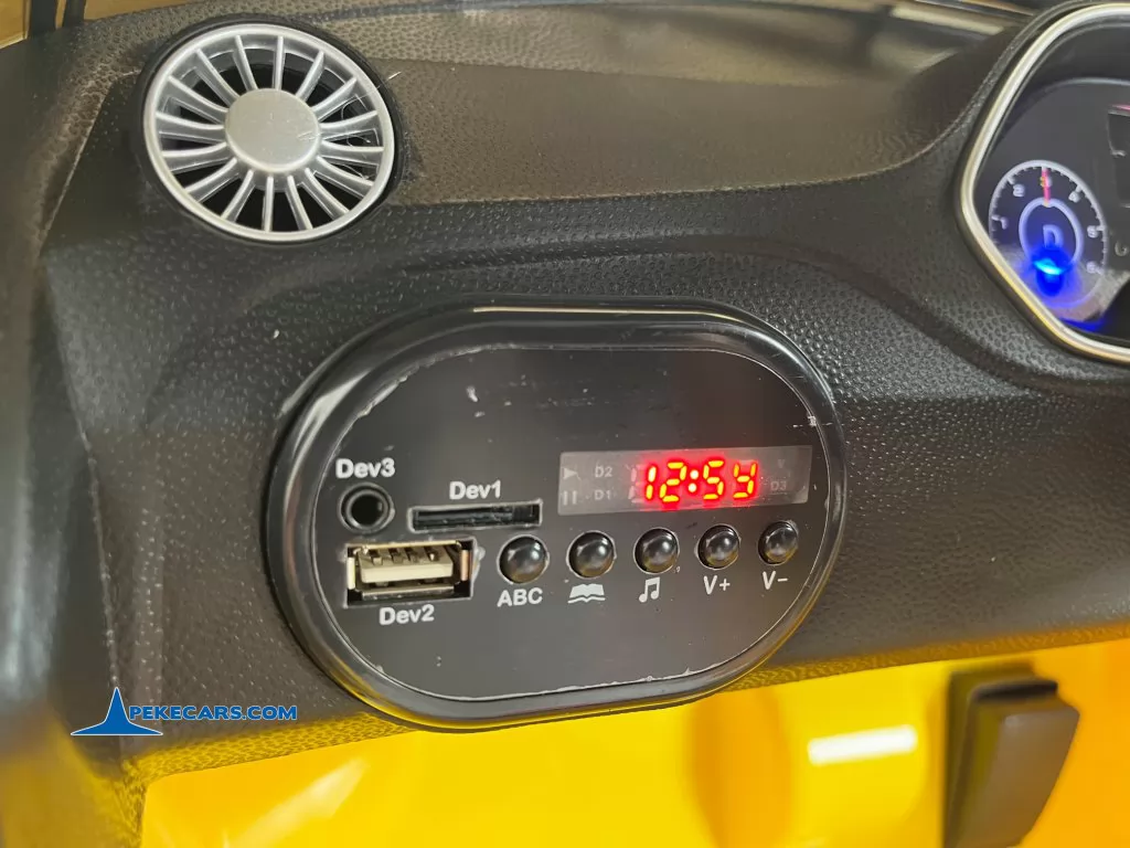 Coche electrico para niños Audi TT Amarillo panel