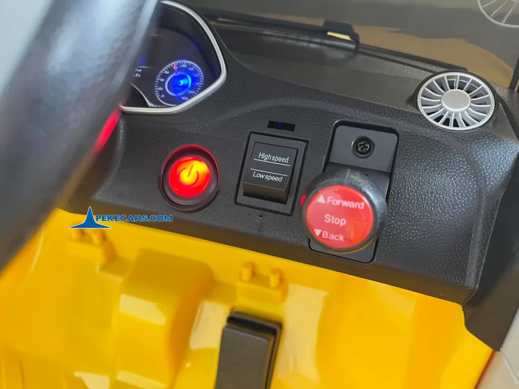 Coche electrico para niños Audi TT Amarillo panel detalle