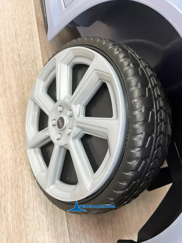 Audi TT RS Roadster 1 Plaza 12V 2.4G Azul Claro rueda