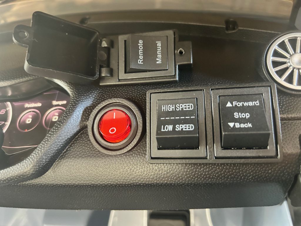 Audi TT RS Roadster 1 Plaza 12V 2.4G Rosa velocimetro