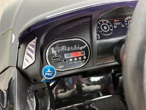 Coche electrico para niños Audi Little R8 Spyder Negro vista voltímetro