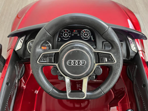 Coche eléctrico para niños Audi Little R8 Spyder Rojo Metalizado vista volante