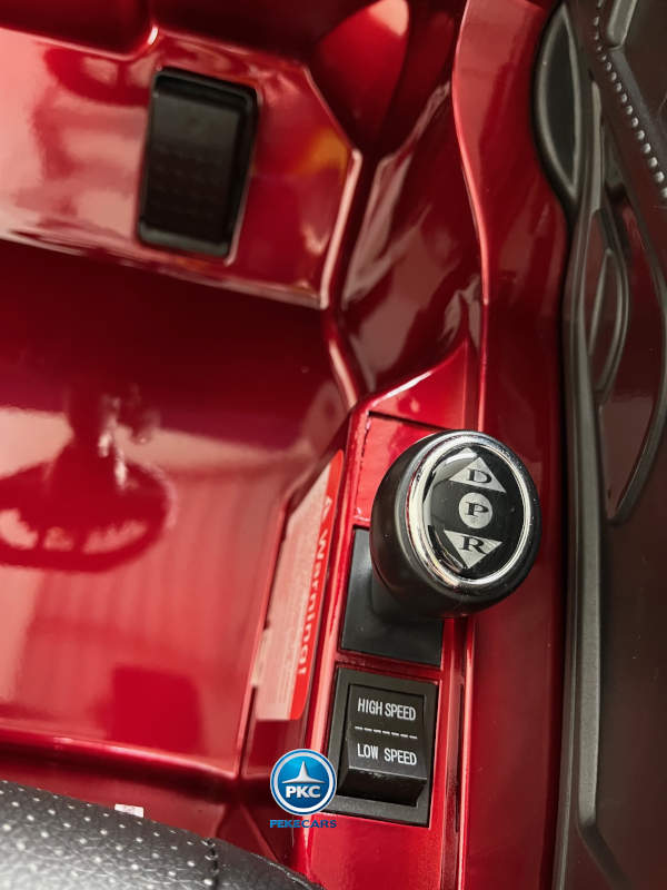 Coche eléctrico para niños Audi Little R8 Spyder Rojo Metalizado vista cambio de marchas