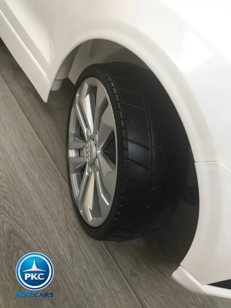 coche eléctrico infantil Audi Q8 12V Blanco vista rueda