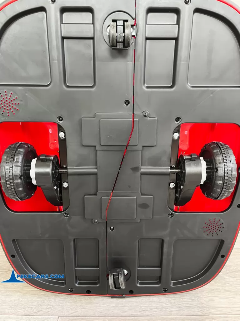 Auto de choques eléctrico para niños SP20 12V 2.4G Rojo vista abajo