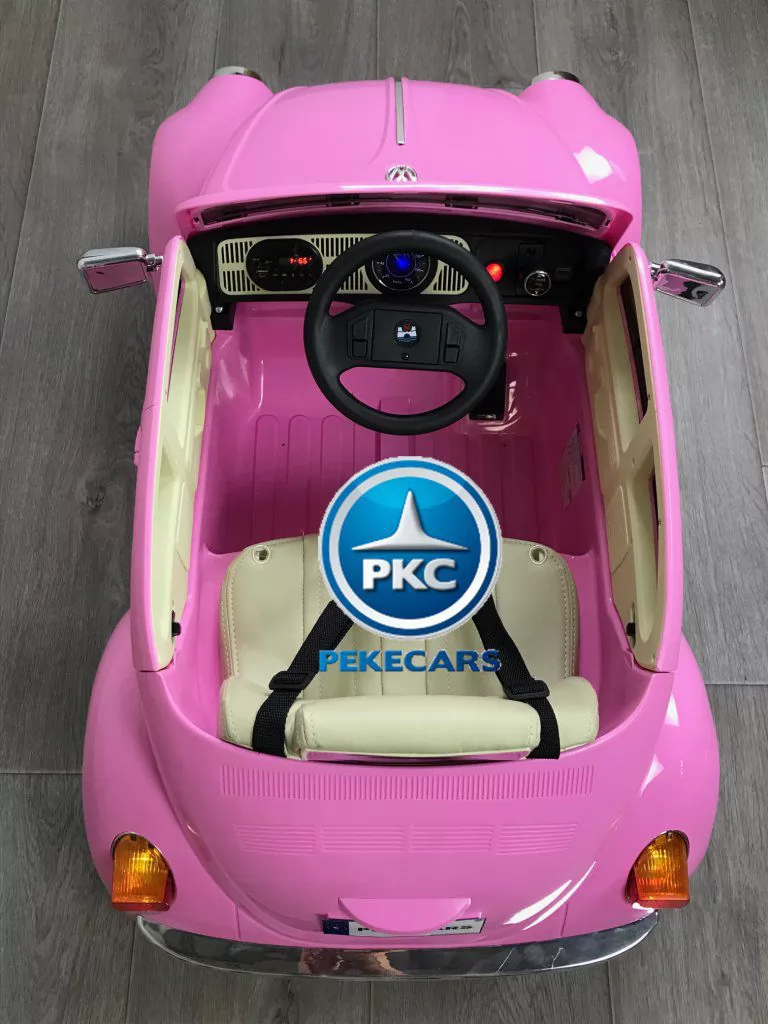 Beetle clásico color rosa vista picada