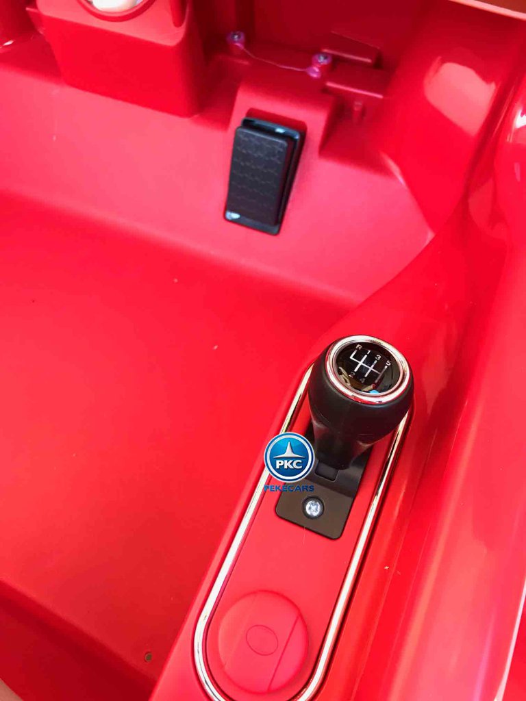 Coche eléctrico infantil Bentley Bentayga Rojo vista marcha