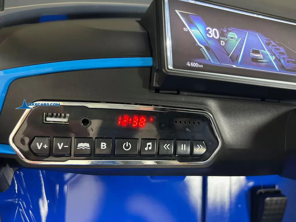 Coche eléctrico para niños BMW I4 12V 2.4G Azul reproductor mp3
