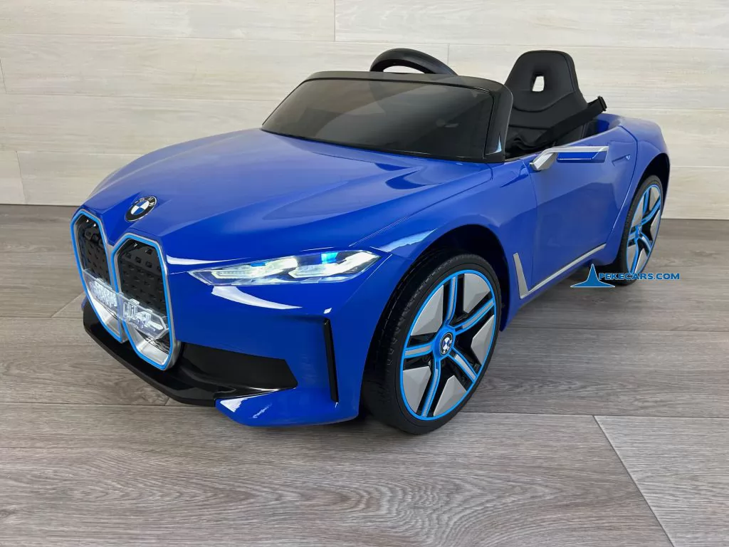 Coche eléctrico para niños BMW I4 12V 2.4G Azul vista frontal derecha