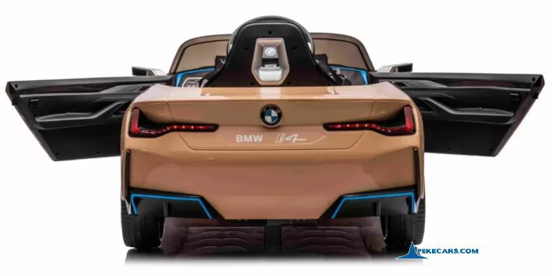 Coche eléctrico para niños BMW I4 12V 2.4G Dorado trasera puertas