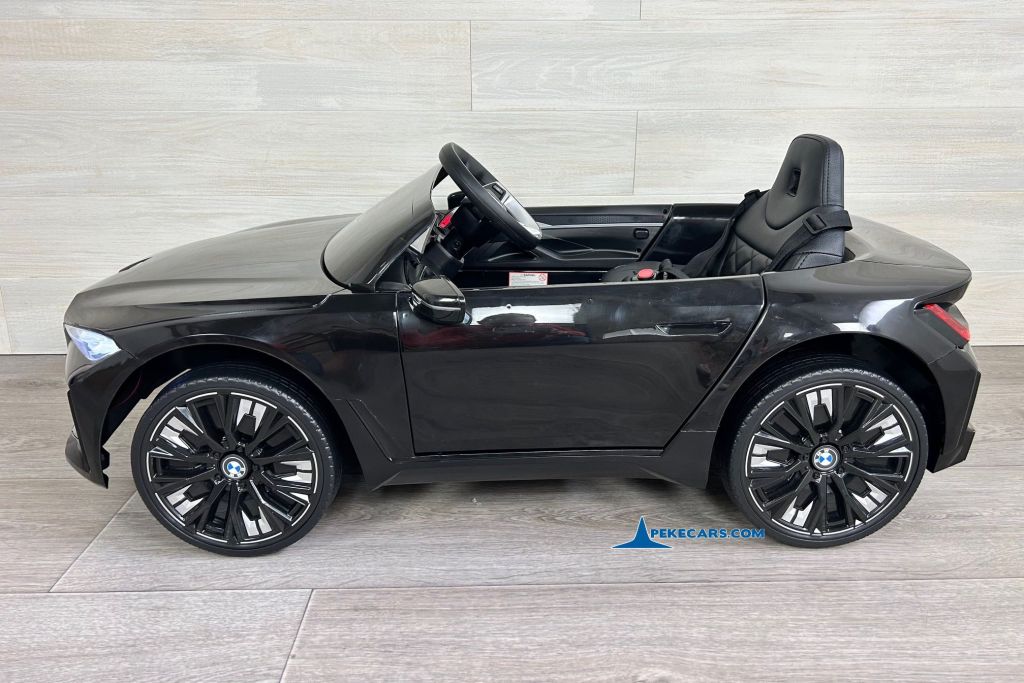 Coche eléctrico para niños BMW I4 12V 2.4G Negro lateral