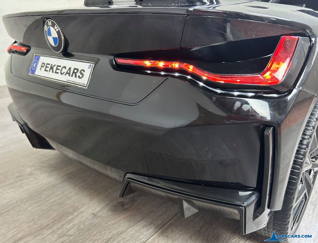 Coche eléctrico para niños BMW I4 12V 2.4G Negro faros traseros