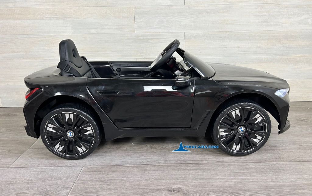Coche eléctrico para niños BMW I4 12V 2.4G Negro lateral