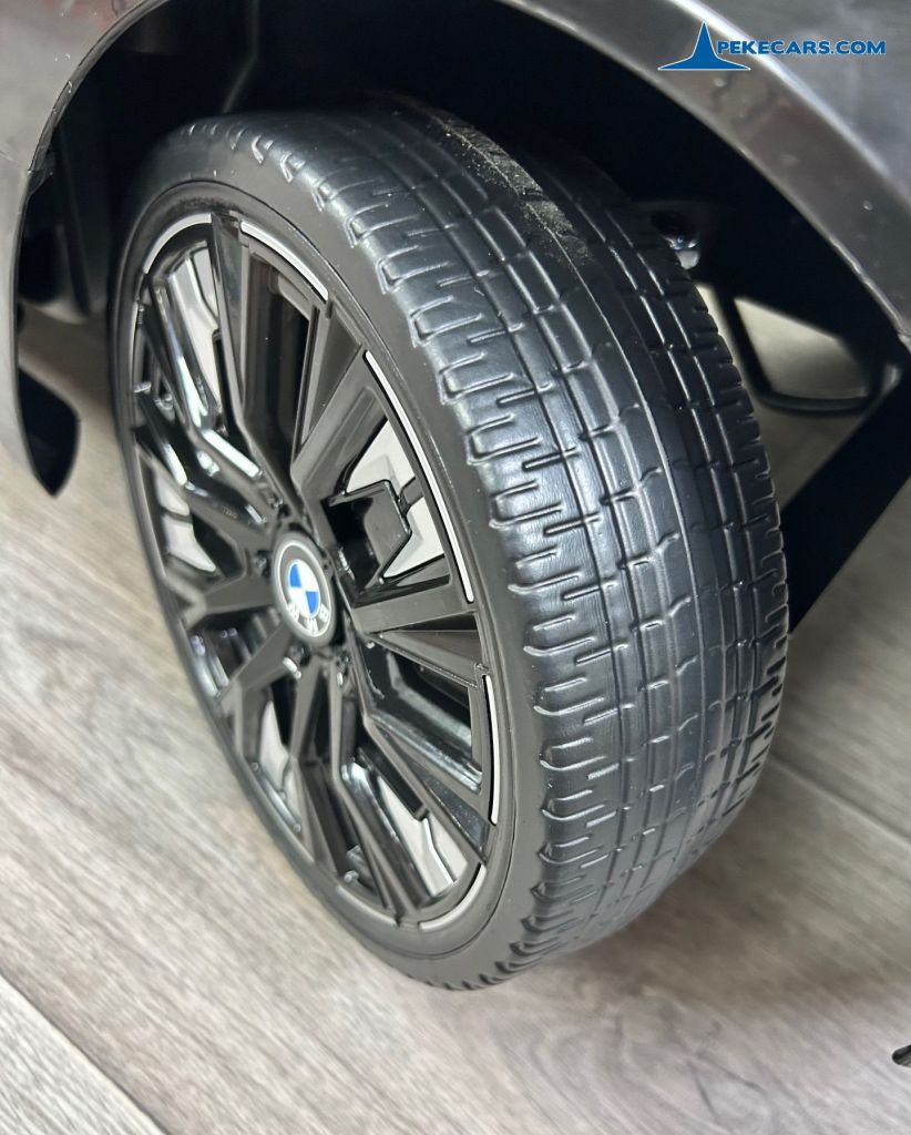 Coche eléctrico para niños BMW I4 12V 2.4G Negro rueda