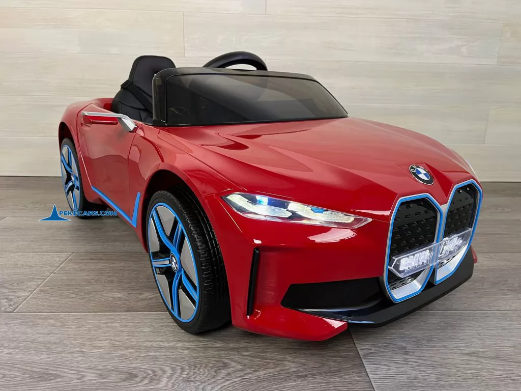 Coche eléctrico para niños BMW I4 12V 2.4G Rojo Metalizado vista frontal derecho