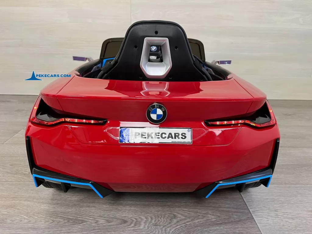 Coche eléctrico para niños BMW I4 12V 2.4G Rojo Metalizado vista trasera