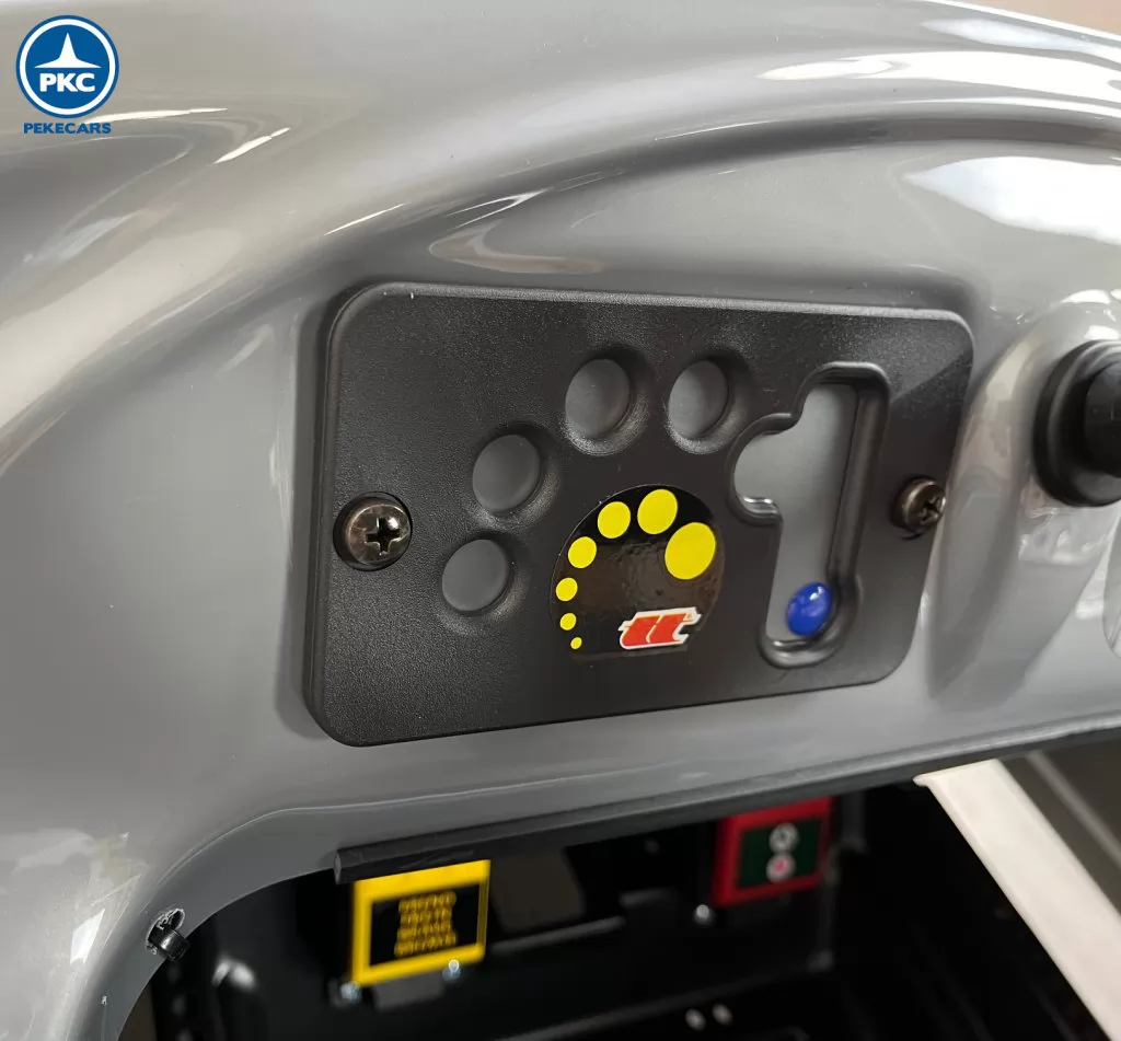 BMW M6 12V Gris salpicadero