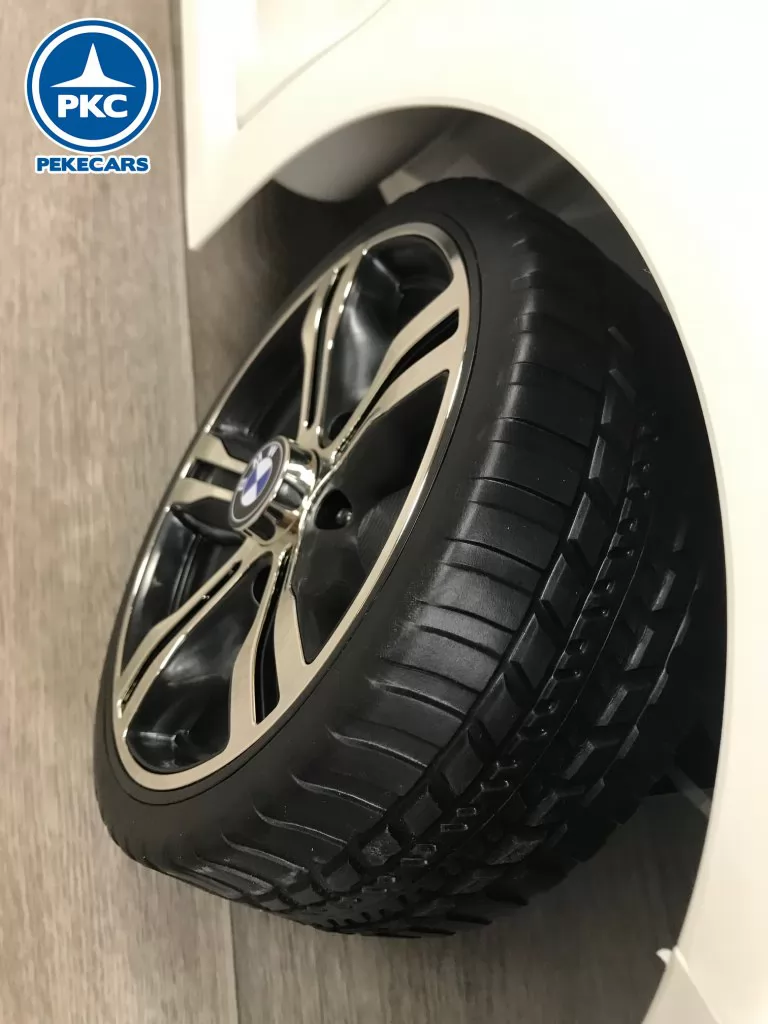 Coche electrico para niños BMW 6 GT 12V Blanco vista rueda