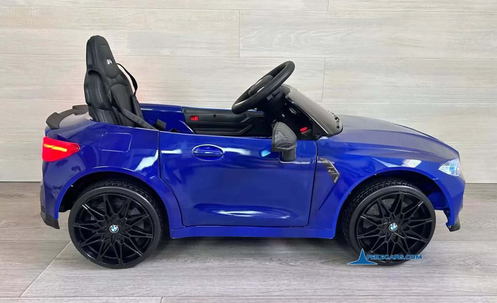 BMW M4 12V 2.4G Azul Metalizado vista lado izquierdo