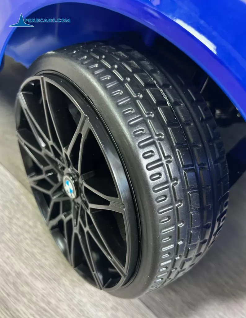 BMW M4 12V 2.4G Azul Metalizado ruedas caucho