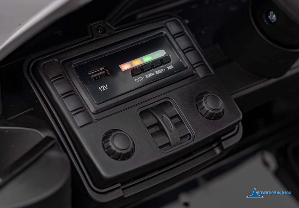 BMW M4 12V 2.4G Negro Metalizado display