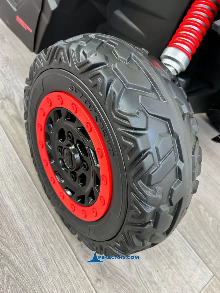 Todoterreno can-am maverick negro ruedas de caucho
