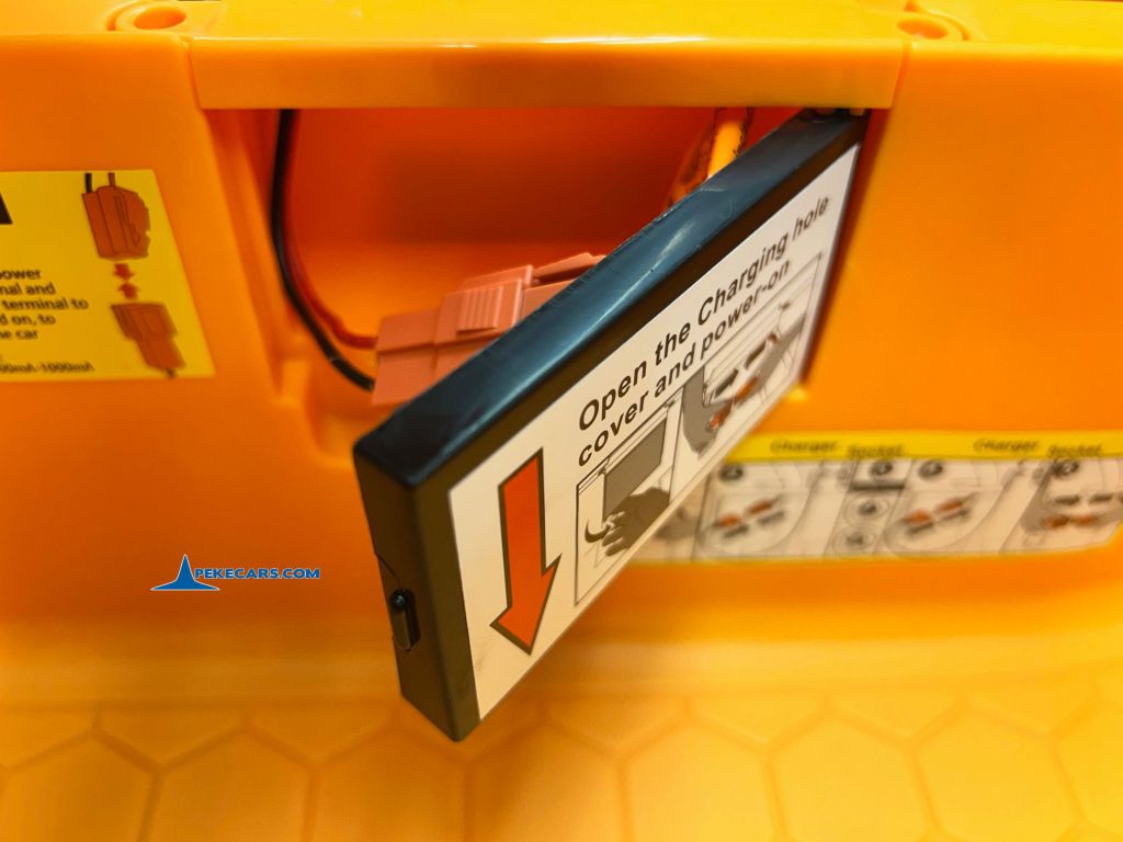 Carretilla Elevadora JCB 12V 2.4G Amarilla