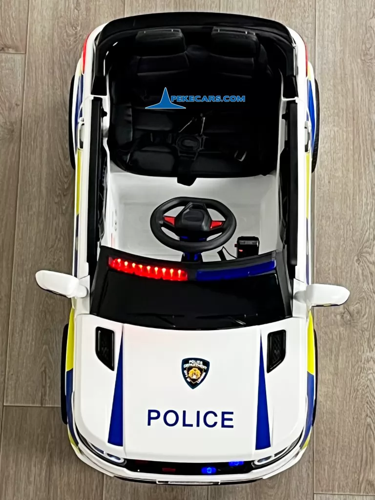 policia blanco coches electricos niños vista arriba