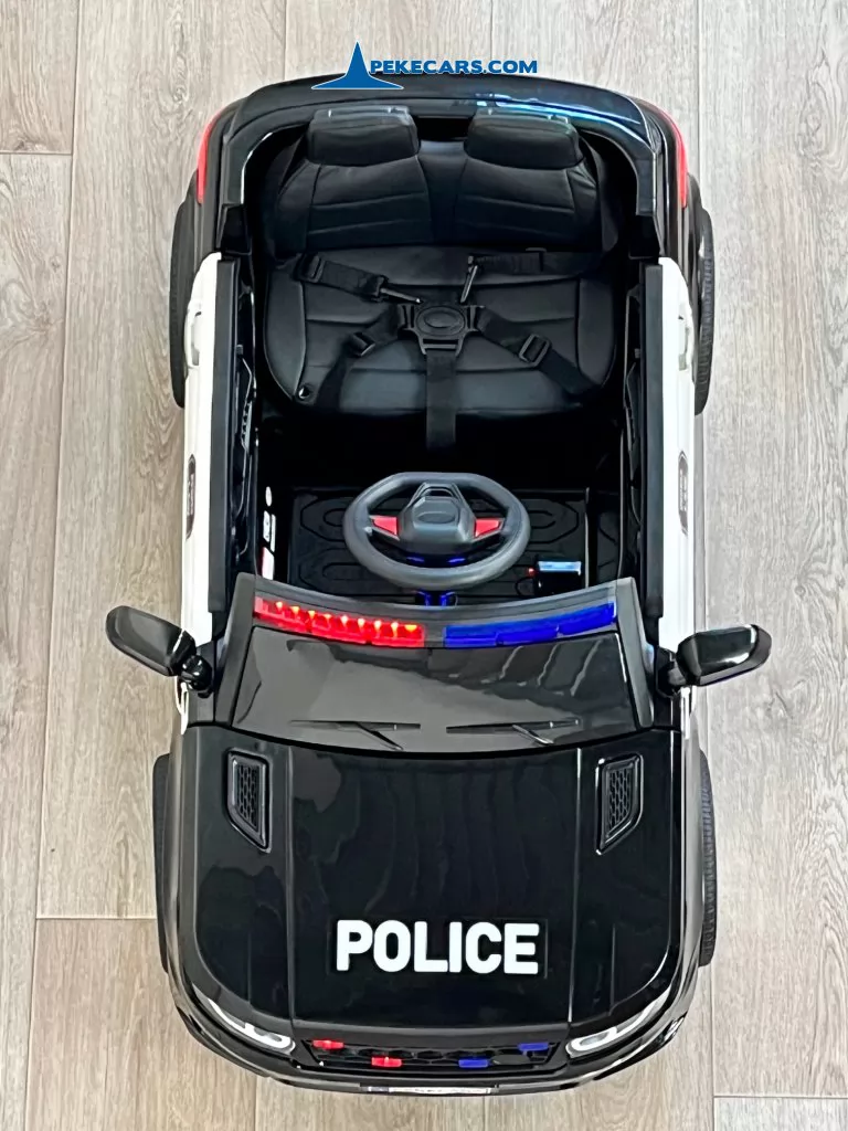 policia negro coches electricos niños vista arriba
