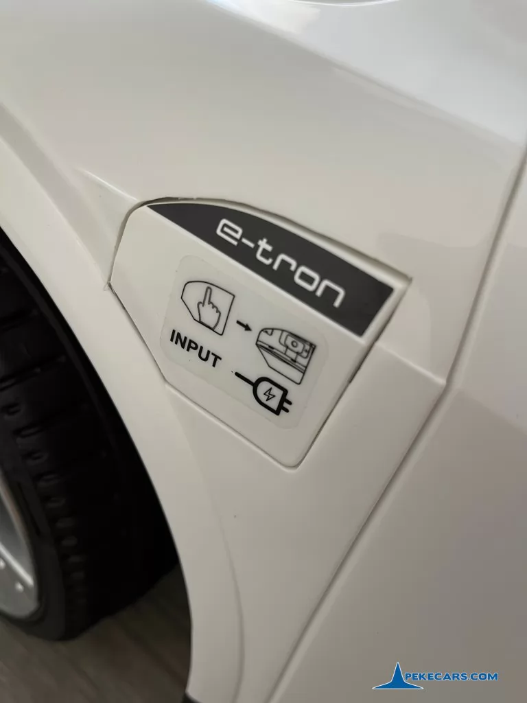 coche bateria bebe Audi E-TRON Quattro Sportback 12V 2.4G Blanco