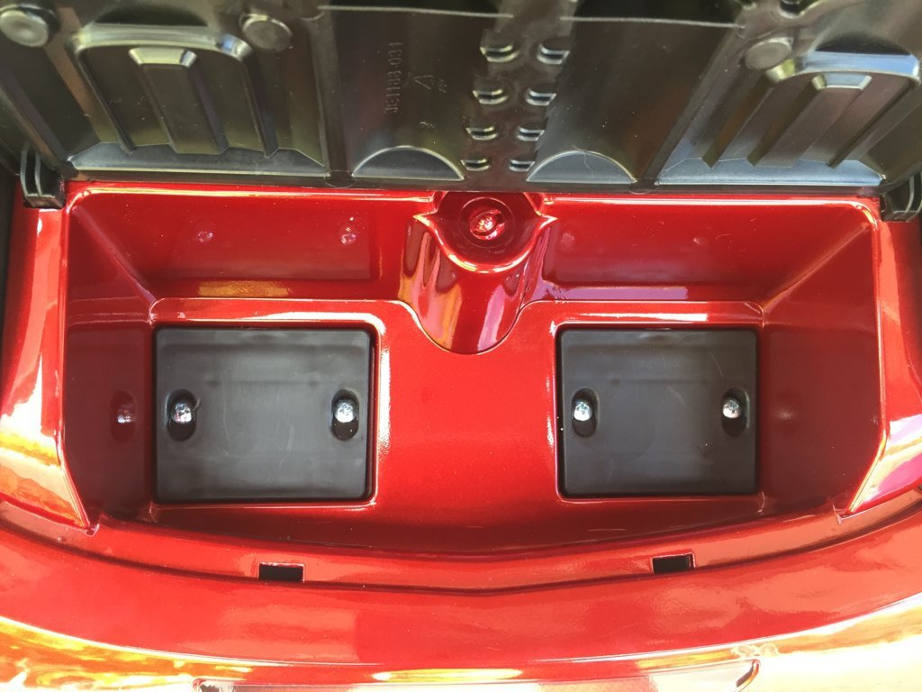 Coche electrico para niños Bugatti Veyron Style Burdeos Metalizado amplio maletero