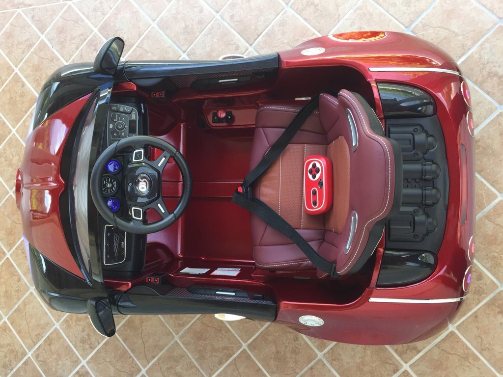 Coche electrico Infantil Bugatti Veyron Style Burdeos Metalizado detalles del interior