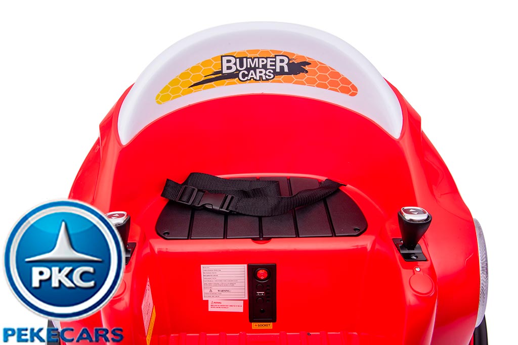 Coche de choque eléctrico autogiro rojo vista desde arriba