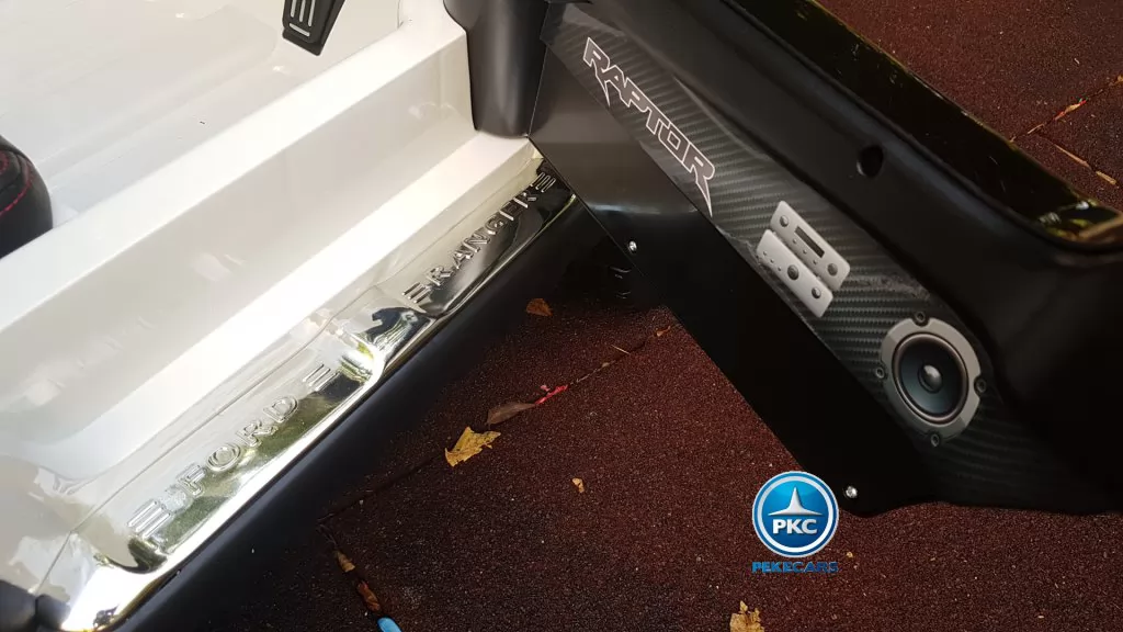 Todoterreno electrico infantil Ford Ranger MP4 Blanco puerta
