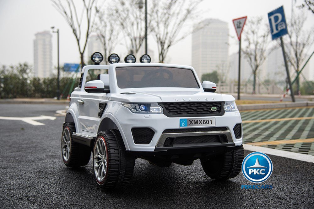 Coche electrico infantil Jeep Happer MP4 Blanco en carretera
