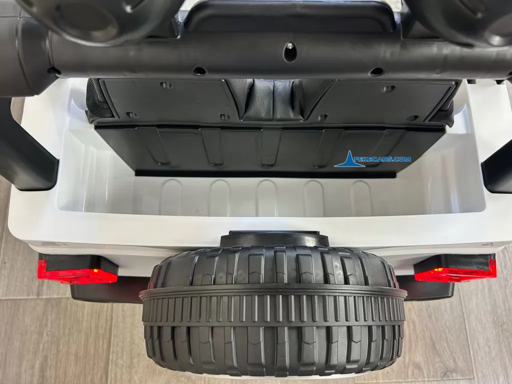 Jeep Wrangler Rubicon Style 12V 2.4G Blanco